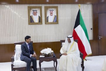 وزير الخارجية يتسلم نسخة من أوراق اعتماد سفيري بريطانيا وأكرانيا لدى الكويت