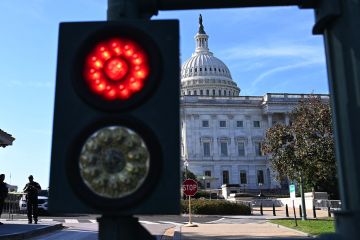  الشيوخ الأميركي يفشل في إنهاء الإغلاق الحكومي