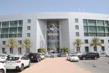 الصناعة تنبه 3 شركات بتراخيص صناعية إلى ضرورة تعديل أوضاعها الصناعة تنبه 3 شركات بتراخيص صناعية إلى ضرورة تعديل أوضاعها