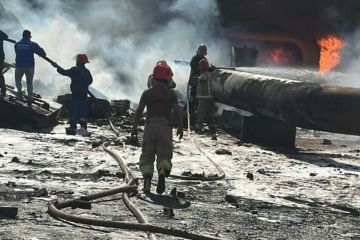 وفاة عاملين في حريق خط أنابيب نفط بحقل الزبير العراقي وفاة عاملين في حريق خط أنابيب نفط بحقل الزبير العراقي