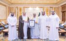 سمو الأمير يستقبل وزير الصحة والفريق الطبي الذي حقق رقما قياسيا بموسوعة غينيس - kw