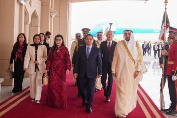 رئيس وزراء فيتنام يصل إلى الكويت في زيارة رسمية رئيس وزراء فيتنام يصل إلى الكويت في زيارة رسمية