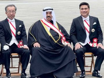 إمبراطور اليابان يقلد الشيخ ناصر المحمد الوشاح الأكبر لوسام الشمس المشرقة إمبراطور اليابان يقلد الشيخ ناصر المحمد الوشاح الأكبر لوسام الشمس المشرقة