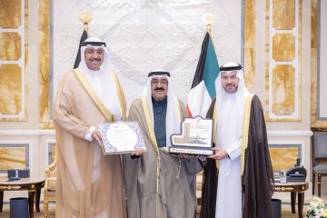 سمو أمير البلاد يستقبل سمو ولي العهد