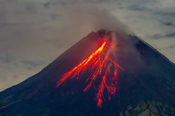 إنقاذ متسلقين من بركان سيميرو إنقاذ متسلقين من بركان سيميرو
