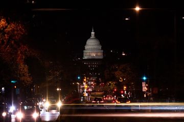 الشيوخ الأميركي يمرر مشروع قانون لإنهاء الإغلاق الحكومي بعد 41 يوما الشيوخ الأميركي يمرر مشروع قانون لإنهاء الإغلاق الحكومي بعد 41 يوما