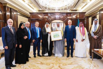 رئيس الوزراء يستقبل رئيس وأعضاء مجلس أمناء أكسفورد للدراسات الإسلامية رئيس الوزراء يستقبل رئيس وأعضاء مجلس أمناء أكسفورد للدراسات الإسلامية