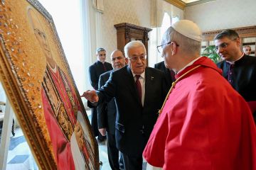 بابا الفاتيكان والرئيس الفلسطيني: مساعدة المدنيين في غزة وإنهاء الصراع