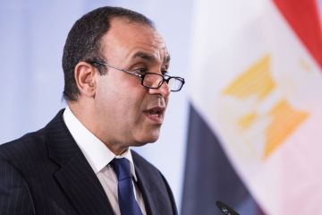 وزير الخارجية المصري يؤكد أهمية إيقاف إطلاق النار في السودان لإطلاق عملية سياسية مستدامة وزير الخارجية المصري يؤكد أهمية إيقاف إطلاق النار في السودان لإطلاق عملية سياسية مستدامة