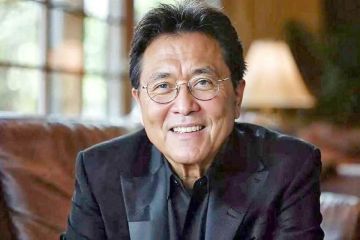 كيوساكي: سعر الفضة قد يصل إلى 200 دولار خلال عام