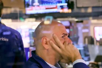 بنوك وول ستريت : تصحيح وشيك قد يهبط بالأسواق العالمية حتى 20 