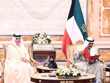 سمو الأمير يتسلم دعوة من ملك البحرين للمشاركة في القمة الخليجية