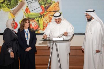 وزير الصحة دشن المرحلة الأولى من دليل الوصفات والقيم الغذائية الصحية 2025 وزير الصحة دشن المرحلة الأولى من دليل الوصفات والقيم الغذائية الصحية 2025