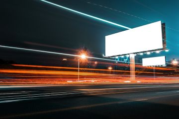 كمال يسأل عن إزعاج الإعلانات وقوة الإضاءة ومعايير السطوع