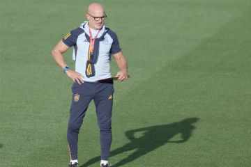 دي لا فوينتي مندهش من إجراءات علاج لامين يامال