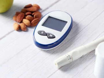 5 أنواع من المكسرات تنظم سكر الدم.. طبيعيا 5 أنواع من المكسرات تنظم سكر الدم.. طبيعيا