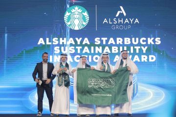  الشايع ستاربكس تمنح جائزتها للعمل المستدام لـ كلير فلو - السعودية و سباركس - المغرب 