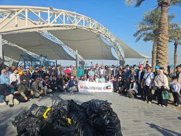 حملة لـ موئل وسفارات آسيان لتنظيف شاطئ الشويخ