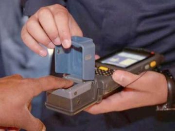 3 حالات لإبعاد الأجنبي إداريا عن الكويت