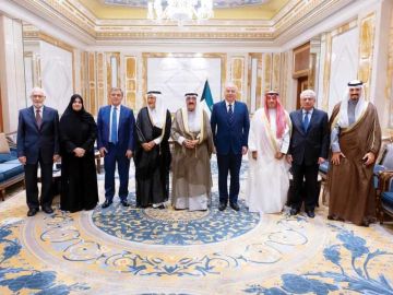 الأمير استقبل أعضاء مجلس أمناء أكسفورد للدراسات الإسلامية 