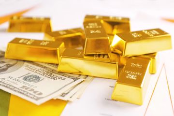 الذهب يستقر بعد موجة بيع مع ترقب بيانات أميركية