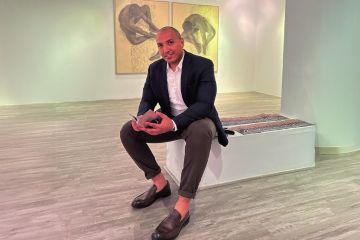 مقام النور ... رحلة بصرية في عالم الفنان جمال الخشن مقام النور ... رحلة بصرية في عالم الفنان جمال الخشن