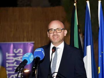 السفير أوليفييه غوفان: شباب الكويت.. مهتمون بتعلم وإتقان اللغة الفرنسية