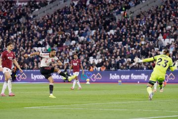 ليفربول يعود للانتصارات بثنائية في وست هام ليفربول يعود للانتصارات بثنائية في وست هام