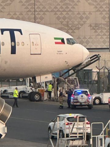 خلل فني في نظام المكابح يعطل رحلة كويتية إلى الفلبين! (فيديو) خلل فني في نظام المكابح يعطل رحلة كويتية إلى الفلبين! (فيديو)