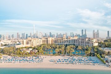 فورسيزنز دبي جميرا بيتش ... تحفة بحرية تجمع الفخامة والهدوء فورسيزنز دبي جميرا بيتش ... تحفة بحرية تجمع الفخامة والهدوء