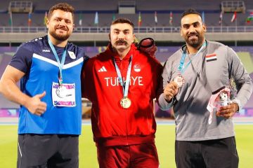 عيسى الزنكوي يحرز الميدالية الفضية بمسابقة رمي القرص عيسى الزنكوي يحرز الميدالية الفضية بمسابقة رمي القرص