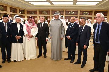 سمو الشيخ محمد صباح السالم يقيم مأدبة عشاء على شرف رئيس وأعضاء مجلس أمناء مركز أكسفورد للدراسات الإسلامية