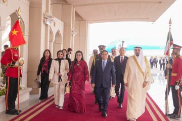 رئيس وزراء فيتنام يصل إلى البلاد