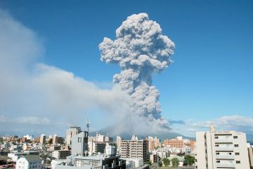 رماد ساكوراجيما يرتفع 4 كيلومترات