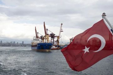 تركيا: زورق غير مأهول هاجم ناقلة نفط روسية في البحر الأسود