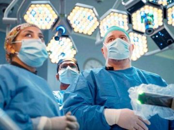 جراحتان روبوتيتان عن بعد لمريض.. في وقت واحد جراحتان روبوتيتان عن بعد لمريض.. في وقت واحد