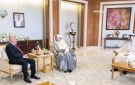 وزير الديوان الأميري ورئيس ديوان ولي العهد يستقبلان عددا من السفراء