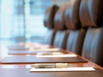 المحكمة الإدارية تلغي قرار مجلس الوزراء بخفض الراتب الاستثنائي لأحد المدعين