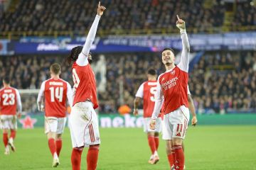 أرسنال يستقبل وولفرهامبتون وليفربول يواجه برايتون السبت