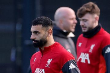 سلوت: سأتحدث إلى صلاح قبل لقاء برايتون.. غدا