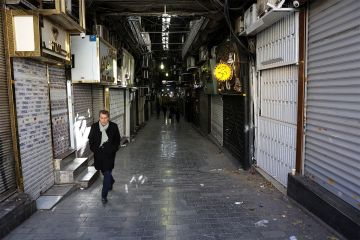 الغضب يجتاح إيران وكل الأجهزة والمؤسسات تتخلى عن بزشكيان