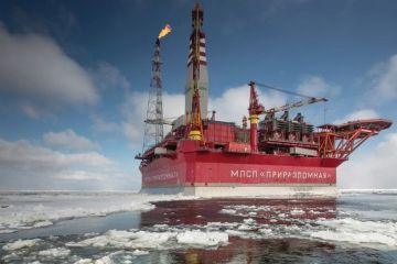 النفط يهبط وسط توقعات بتخمة في المعروض والسلام في أوكرانيا