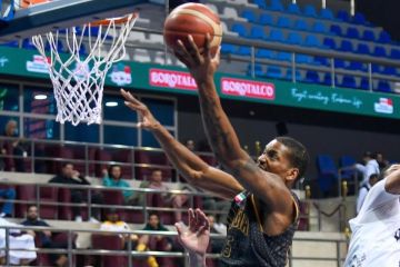 القادسية يثأر من القرين والنصر يعبر الساحل في «السلة»