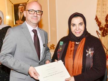 فرنسا تقلد الشيخة د. سعاد الصباح وسام الفنون والآداب برتبة ضابط