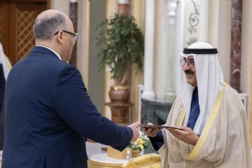 سمو أمير البلاد يتسلم أوراق اعتماد عدد من السفراء لدى البلاد سمو أمير البلاد يتسلم أوراق اعتماد عدد من السفراء لدى البلاد