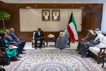 سمو الأمير يتلقى رسالة من رئيس مالاوي تسلمها وزير الخارجية سمو الأمير يتلقى رسالة من رئيس مالاوي تسلمها وزير الخارجية