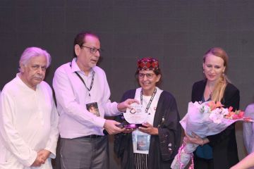  لابا تقدم حيث تموت الكلمات في كراتشي