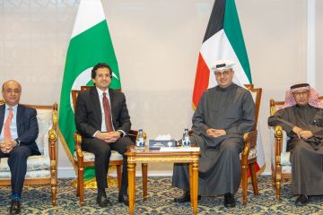 الوزير المخيزيم يبحث ووزير البترول الباكستاني سبل تعزيز العلاقات وتطوير التعاون الوزير المخيزيم يبحث ووزير البترول الباكستاني سبل تعزيز العلاقات وتطوير التعاون