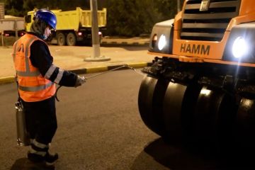  الأشغال : مواصلة أعمال الصيانة الجذرية لـ طريق 251 في مبارك الكبير