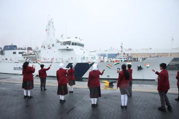 وصول سفينة خفر السواحل الهندي سارثاك إلى الكويت